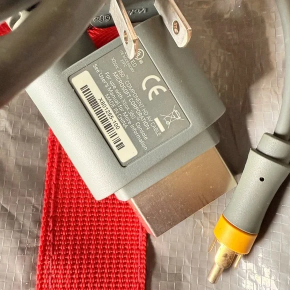 Microsoft XBox 360 Gray Power Adapter and component HD AV Cable - Picture 4 of 6